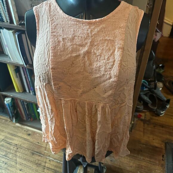 Torrid pink 2x gold accent smocked flowy sleeveless blouse - Picture 2 of 5